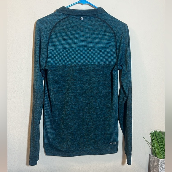 Nike Women’s Dri Fit Half Zip Tech Knit Element Sweater Shirt Blue Small - Picture 3 of 3